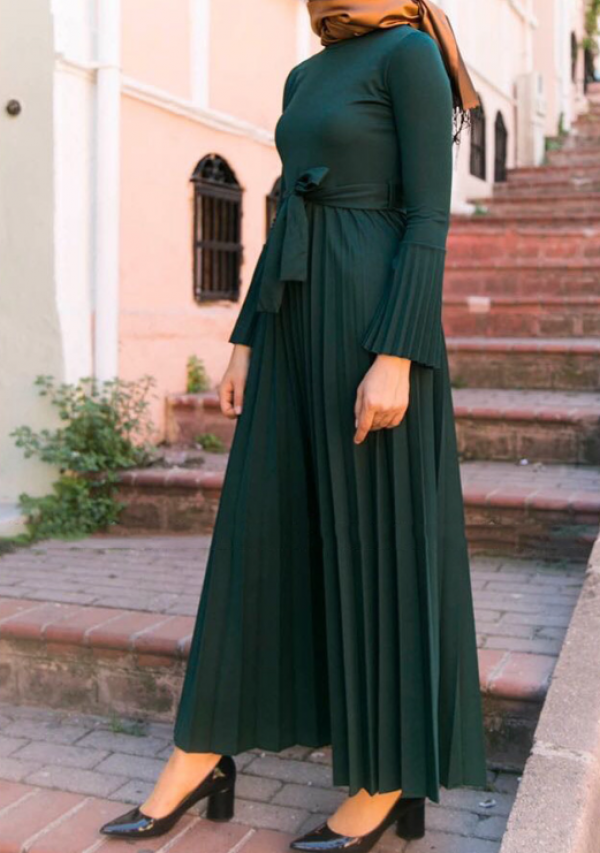 Gaun dengan lengan lonceng yang memberikan efek dramatis